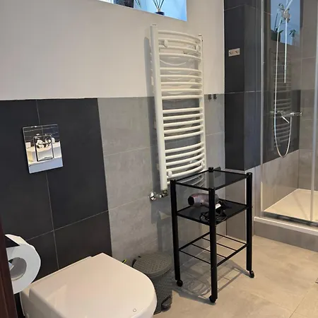 In The Strict Centre Lägenhet