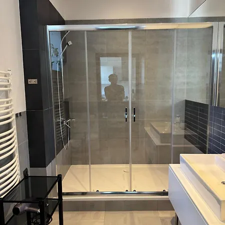 דירה In The Strict Centre