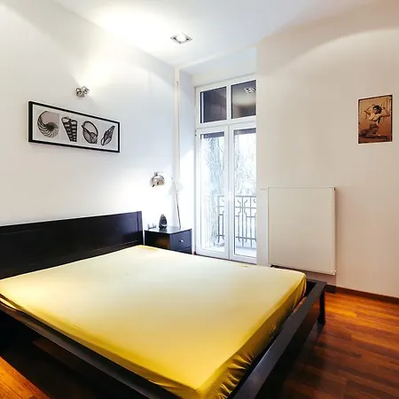 In The Strict Centre * 罗兹